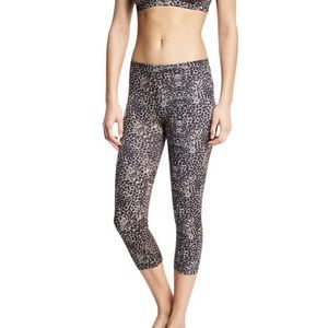 Live The Process Cropped Leggings Sz M Leopard Animal Print Athletic Capris